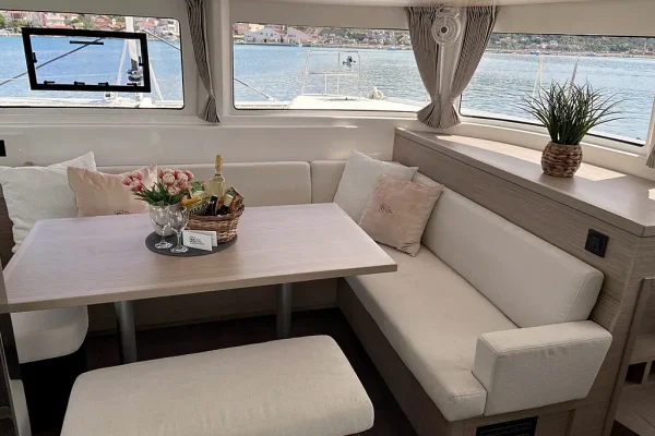 Lagoon 46 - Chill Out