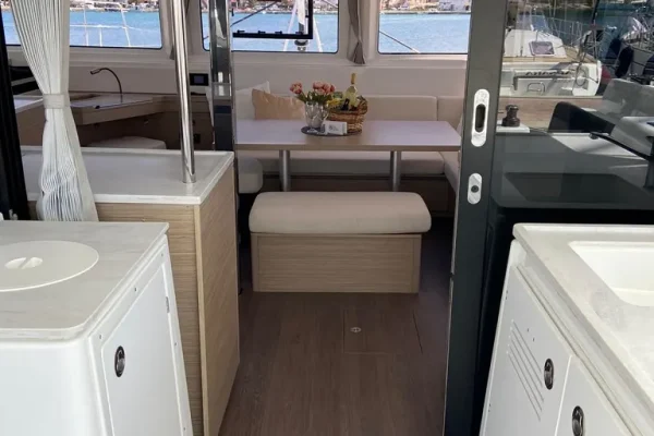 Lagoon 46 - Chill Out