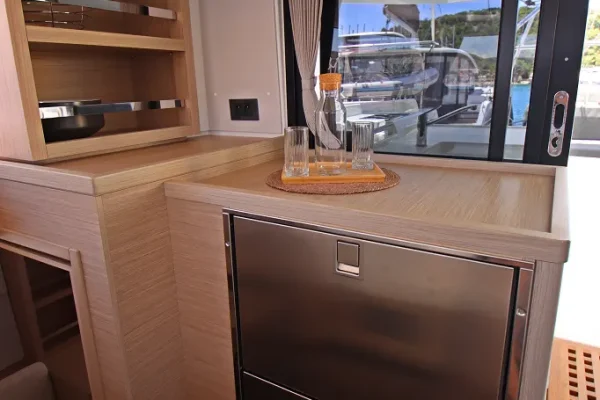 Lagoon 46 - Chill Out