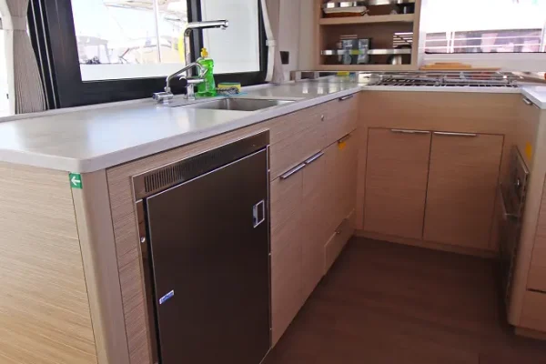 Lagoon 46 - Chill Out