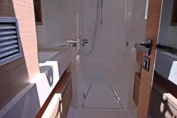 Lagoon 46 - Chill Out