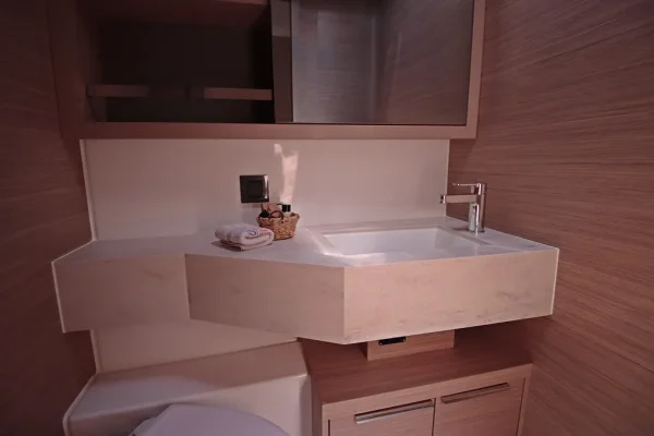 Lagoon 46 - Chill Out