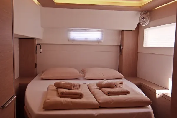 Lagoon 46 - Chill Out