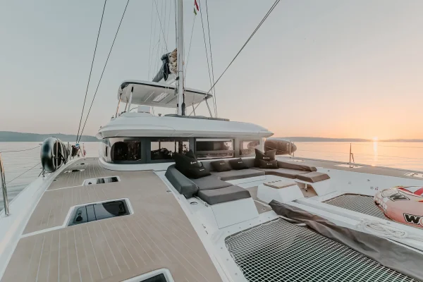 Lagoon 55 - Tri Wing - Bug Sonnenlounge