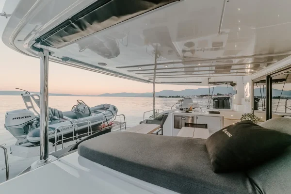 Lagoon 55 - Tri Wing - Deck