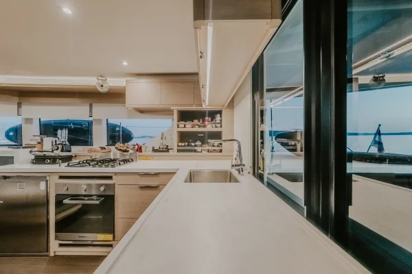 Lagoon 55 - Tri Wing - Salon