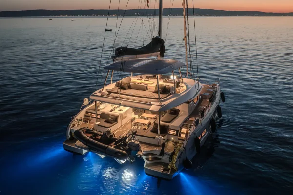 Lagoon 55 - Tri Wing - Unterwasser Beleuchtung