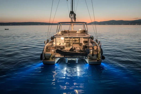 Lagoon 55 - Tri Wing - Unterwasserbeleuchtung