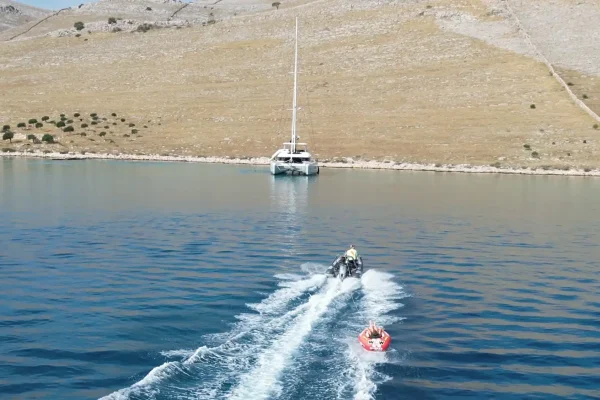 Lagoon 55 - Tri Wing - Fun Tube