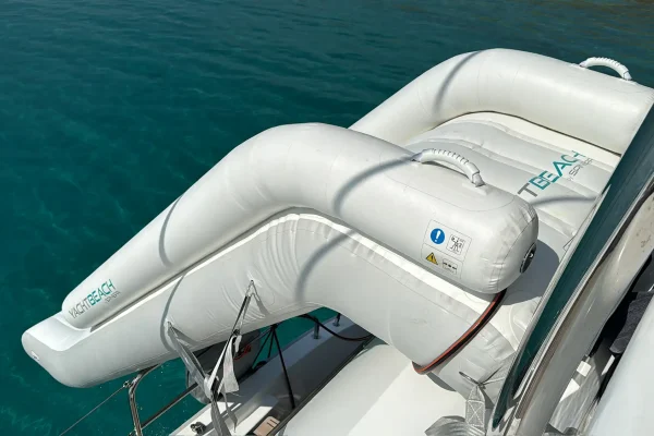 Lagoon 55 - Tri Wing - Baderutsche