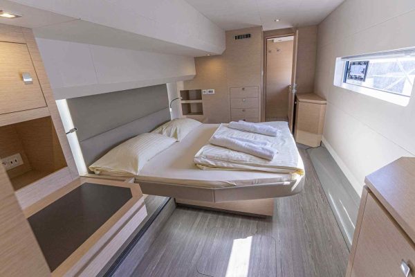 Motorkatamaran Chartern Kroatien