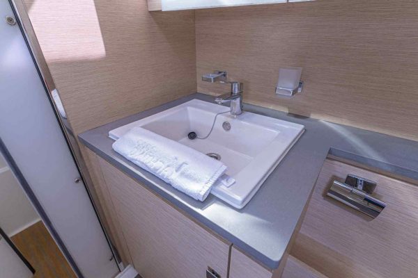 Motorkatamaran Chartern Kroatien