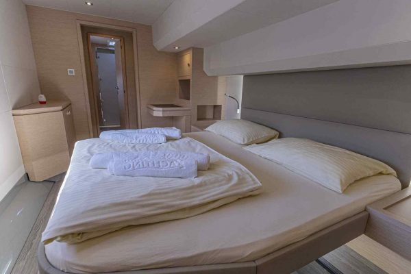 Motorkatamaran Chartern Kroatien