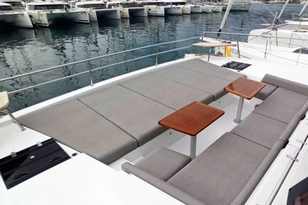 Power Cat Bali 4.3 MY Adventure Trogir