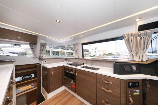 Power Cat Bali 4.3 MY Adventure Trogir