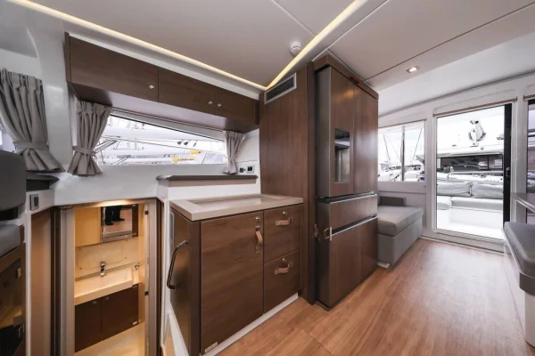 Power Cat Bali 4.3 MY Adventure Trogir