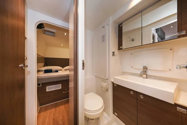 Power Cat Bali 4.3 MY Adventure Trogir