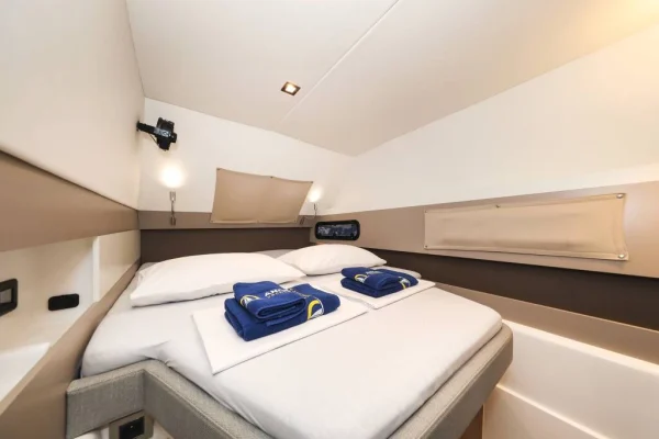 Power Cat Bali 4.3 MY Adventure Trogir