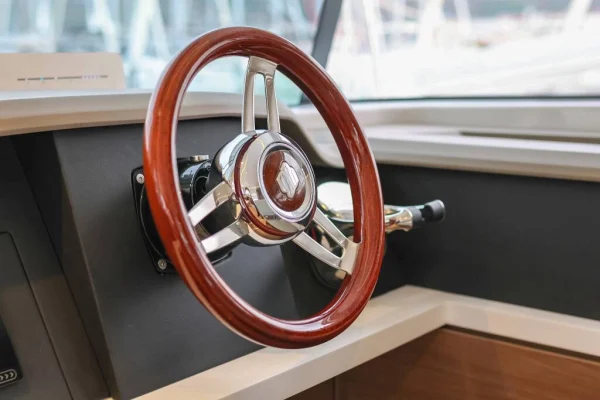 Power Cat Bali 4.3 MY Adventure Trogir