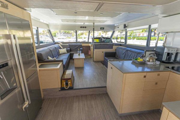 Motorkatamaran Chartern Kroatien