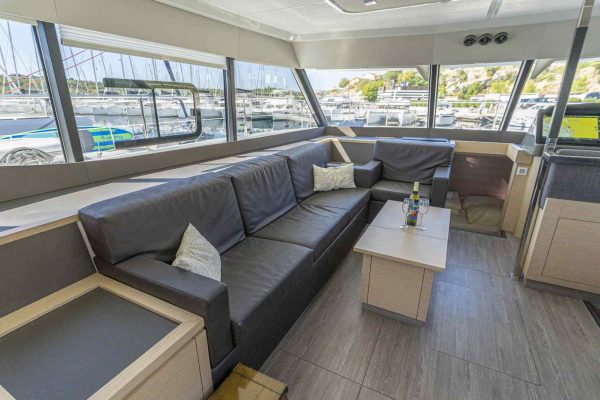 Motorkatamaran Chartern Kroatien