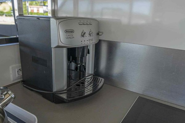 Motorkatamaran Chartern Kroatien