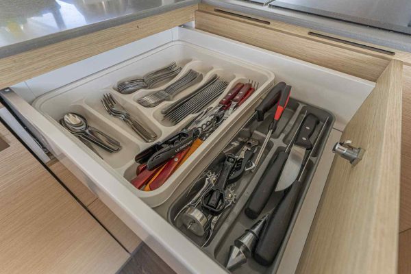 Motorkatamaran Chartern Kroatien