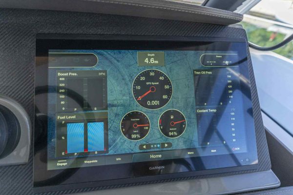 Motorkatamaran Chartern Kroatien