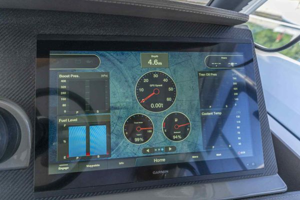 Motorkatamaran Chartern Kroatien