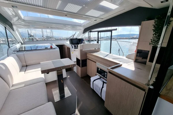 Sealine C390 - Tireless