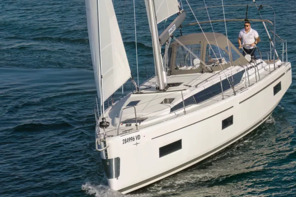 Segelboot mieten in Tribunj: Bavaria C38 - Aurora