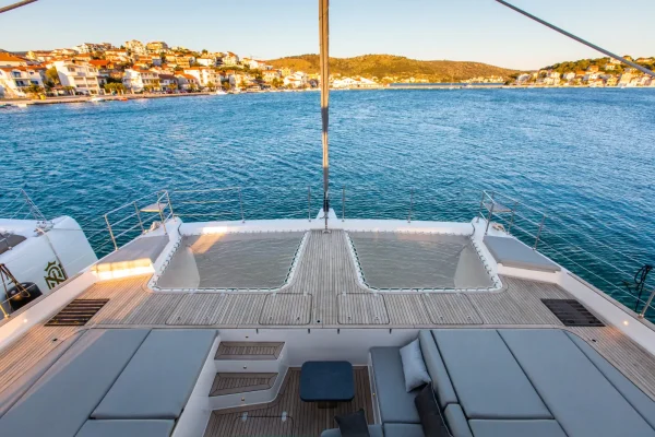 Sunreef 60 - Mr. Si - Bug