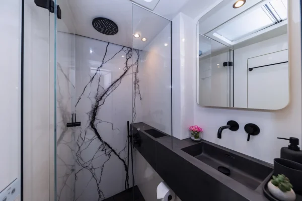 Sunreef 60 - Mr. Si - Duschkabine