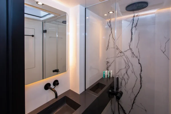 Sunreef 60 - Mr. Si - Duschkabine