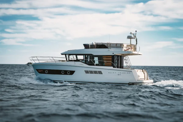 Swift Trawler 37 Fly - ZOE