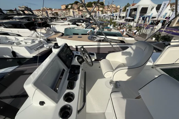 Swift Trawler 37 Fly - ZOE