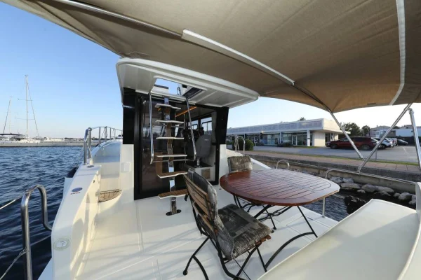 Yacht mieten: Futura 40 Grand Horizon - Backup