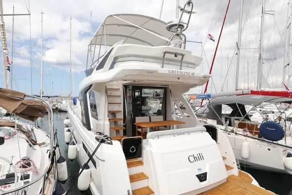 Yachtcharter Biograd: Greenline 45 Fly - Chili
