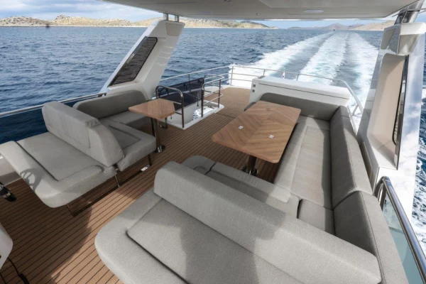 Greenline 58 fly flybridge