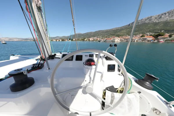 Katamaran chartern Split und Hvar