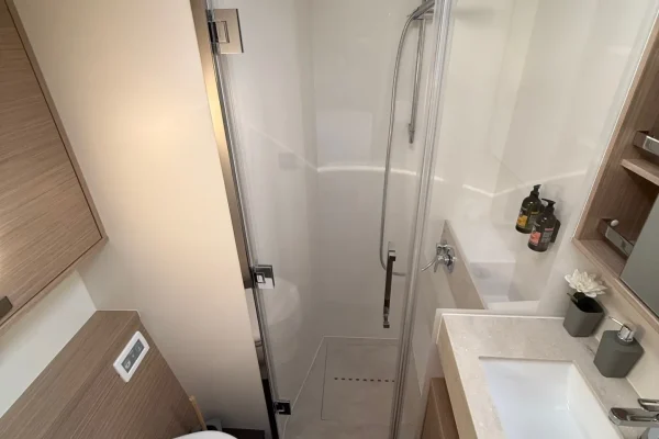 Lagoon 60 - Princess Karla - Duschkabine