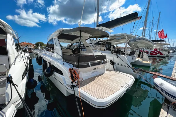 Yachtcharter Biograd: Bavaria 33 HT - Rio