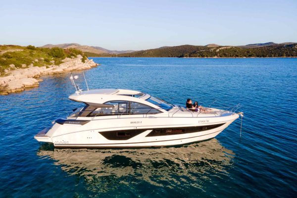 Motoryacht Charter in Sibenik: Gran Turismo 41 - Star Trek