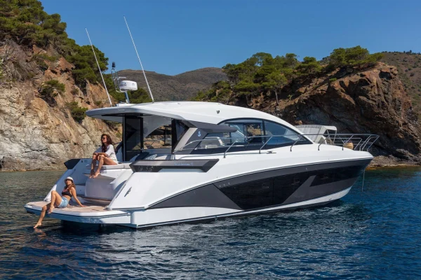 Motoryacht Charter in Šibenik: Gran Turismo 45 - Holly Four