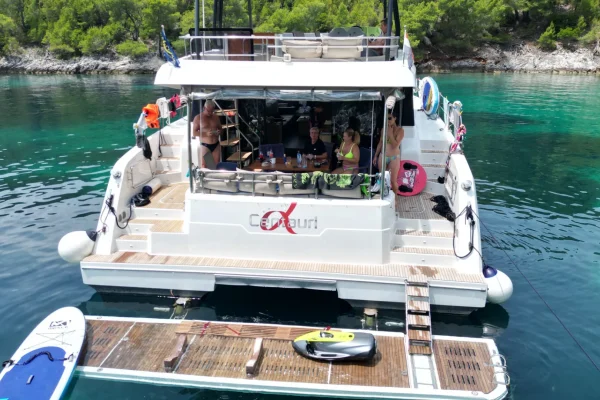 Motorkatamaran in Sibenik chartern: Fountaine Pajot MY 44 - Alpha Centauri