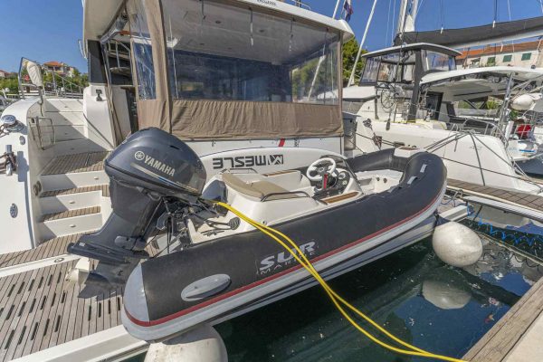 Motorkatamaran Chartern Kroatien