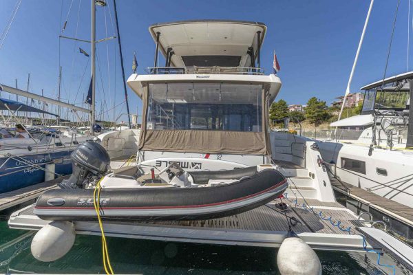 Motorkatamaran Chartern Kroatien