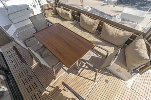 Motorkatamaran Chartern Kroatien