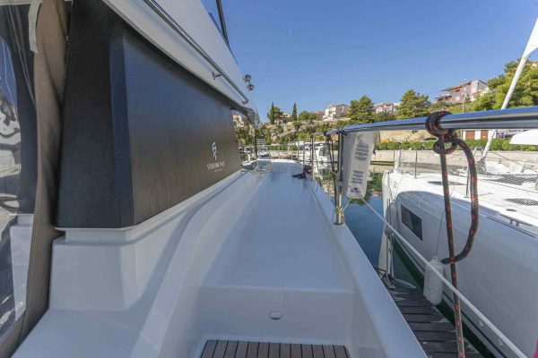 Motorkatamaran Chartern Kroatien