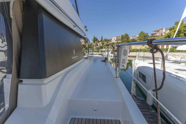 Motorkatamaran Chartern Kroatien